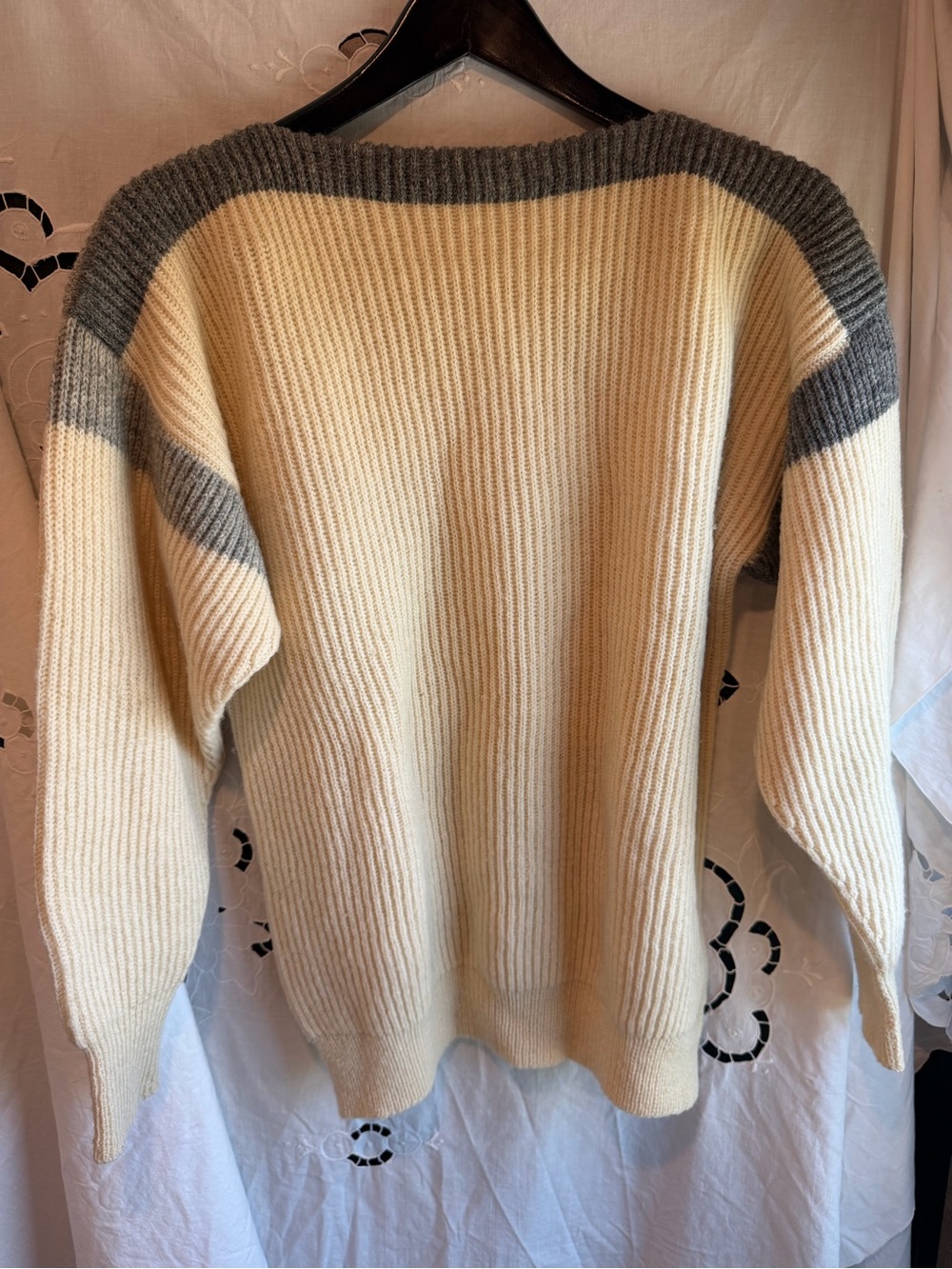 Vintage Carroll & Co Beverly Hills Scottish Wool Sweater Made in Scotland L